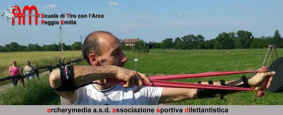 Prova con la gomitiera, strumento per simulare il movimento dell'arco